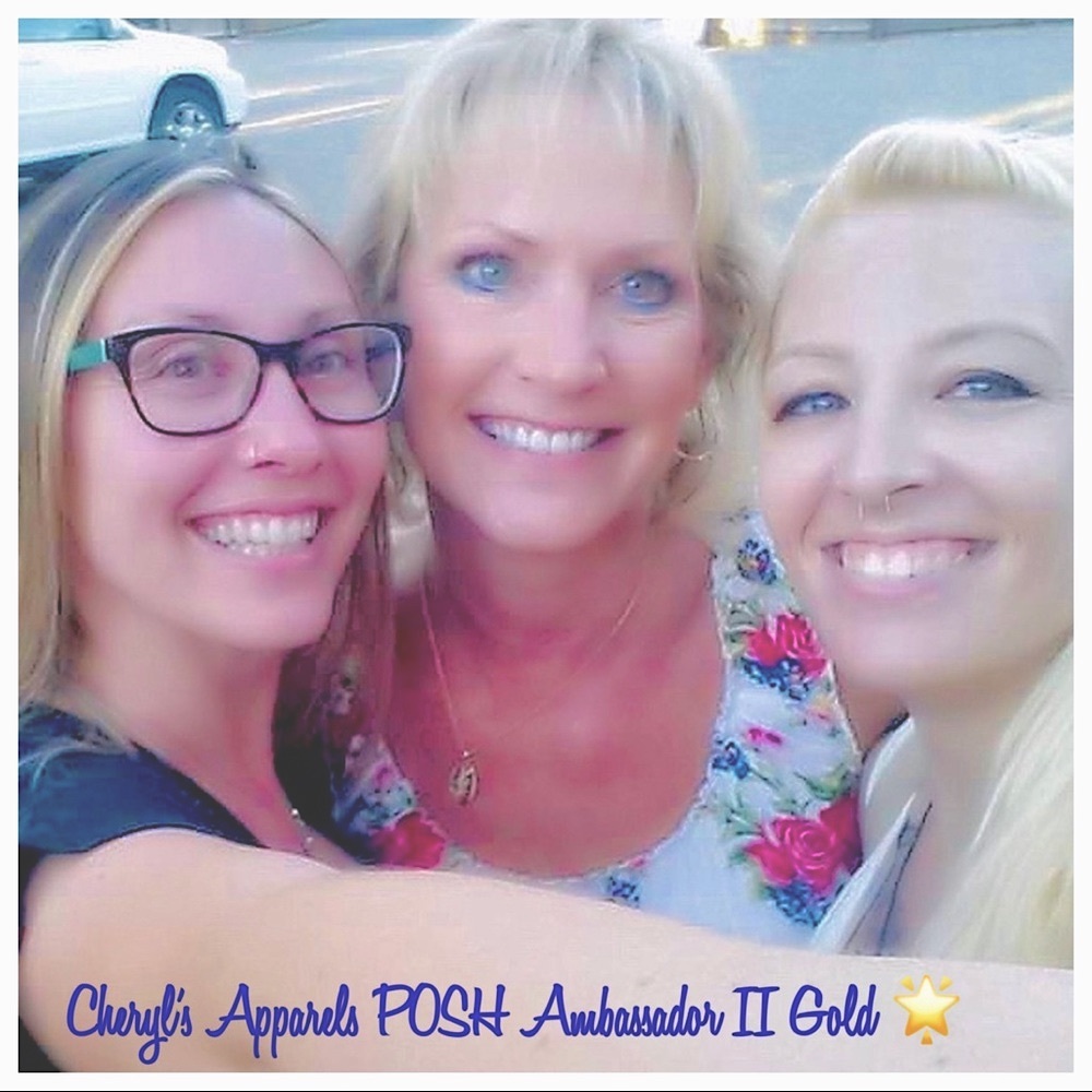 Me & 2 of My Fave Work Boos! TOP RATED TOP SELLER & SHARER POSH Ambassador II🌟
